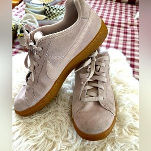 Nike Womens shoes Size 8.5 Sneakers Pink Good Condition